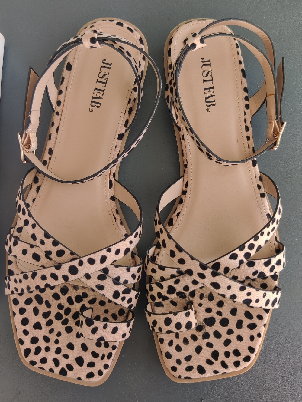 JustFab Wild & Free Flat Sandals Ankle Strap Cheetah Women's Size 9